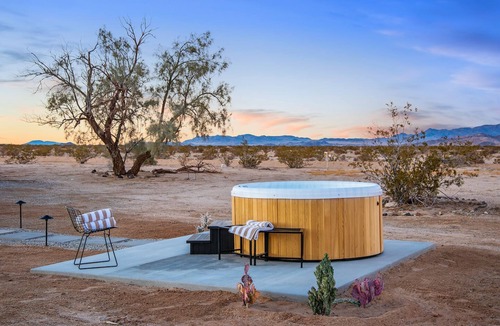 Wonder Valley House | Wonder Valley Green House (Hot Tub/BBQ/Hammocks)