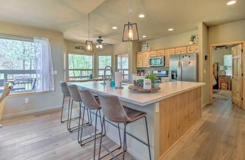 Sierra Pines Cottage | Wooded Hideaway! Spacious Show Low Log Cabin