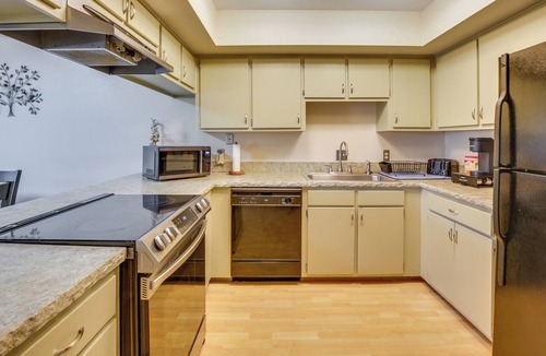 Vista Del Valle Condo | Work & Play in Yuma: Central Condo w/Pool Access