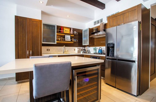Emiliano Zapata Condo | Workspace, Mini-Bar & Rooftop Pool | 2BR Retreat