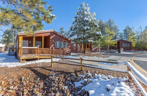 Pinetop Apartment | Your Arizona Adventure: 2 Spacious Units, Peaceful Property with Free Parking