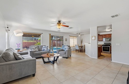 Green Valley House | Your Cozy Desert Retreat – Pool Fire Pit Convenient Location