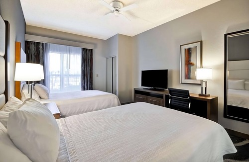 Camelback East Hotel | Your Home in Paradise! Free Breakfast, Full Kitchen, Pool, Pets Allowed!