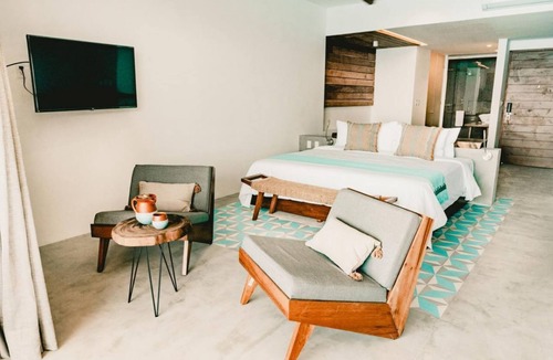Zona Hotelera Norte House | Your Relaxing Getaway Awaits! Outdoor Pool, Free Parking