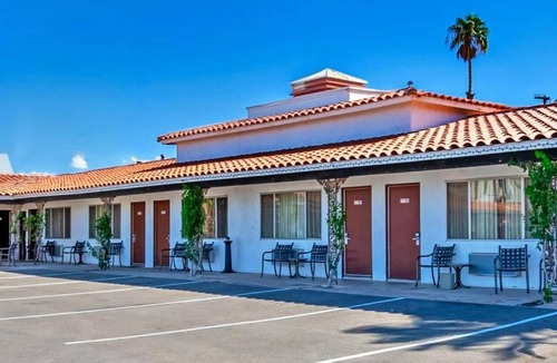 Yuma Townsite Apartment | Yuma AZ|Deluxe King Bed|Non smoking