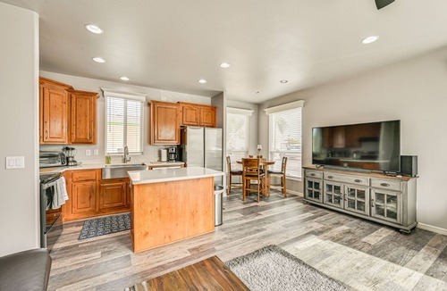 Yuma Cottage | Yuma Home w/Fire Pit & Outdoor Community Pool!