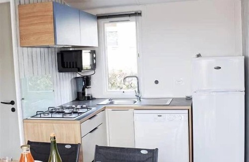 Plomodiern House | ZEcamping 4* piscine couverte 200m plage dog friendly tente TV LV 54m2