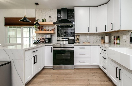 Papago Parkway House | Zen home with heated swimming pool+ Billiards table+ arcade games