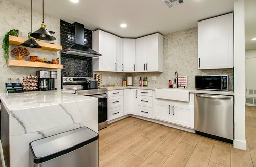 Papago Parkway House | Zen home with heated swimming pool+ Billiards table+ arcade games