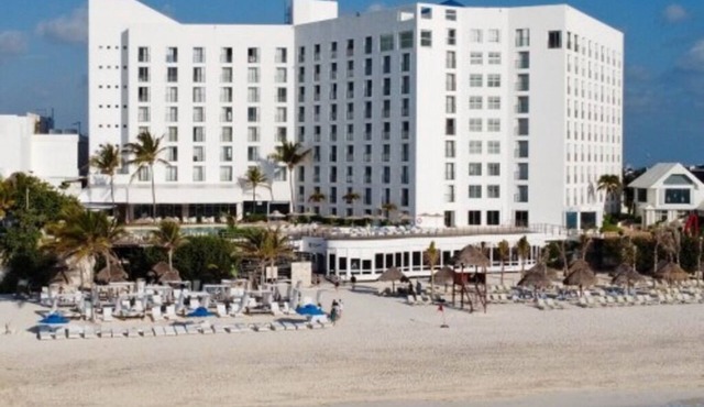 1-bedroom at Sunset Royal Beach resort in Cancún with fitness room
