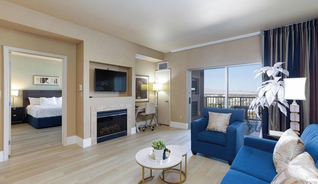 1 Bedroom hotel suite located in Las Vegas strip. Sphere View/F1 View