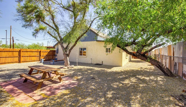 1 Mi to Dtwn Tucson: Home w/Fenced-In Yard