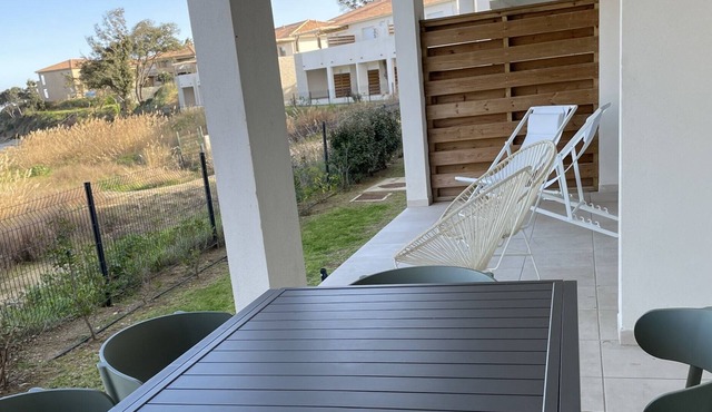 10-person Seaview Apartment Ground floor N70-71