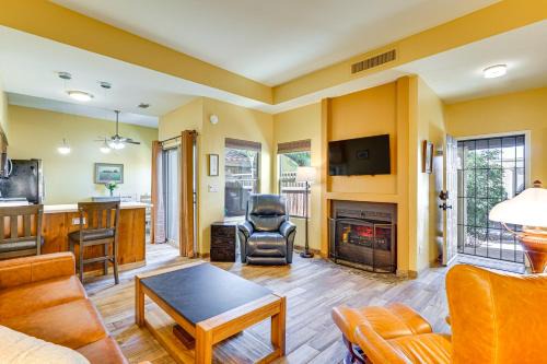 12 Mi to Dtwn Tucson: Tranquil Townhome w/Office