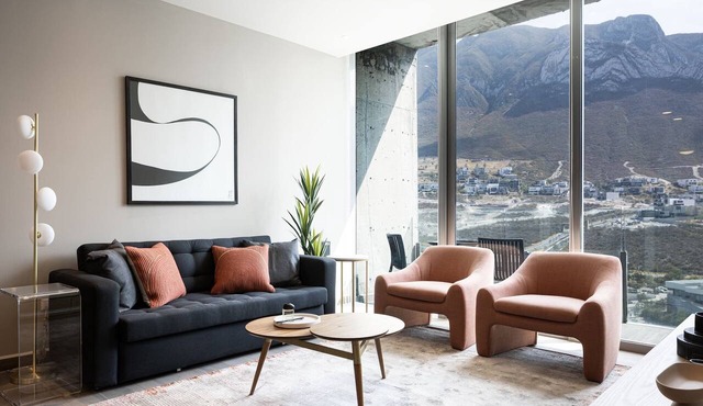 15th Floor City & Mountain Views with Pool & Gym