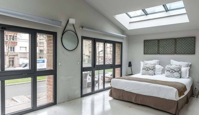 160M2 QUAINT PARISIAN RETREAT WITH A PRIVATE TERRACE-SKYLIT HOME PORT D'ORLEANS