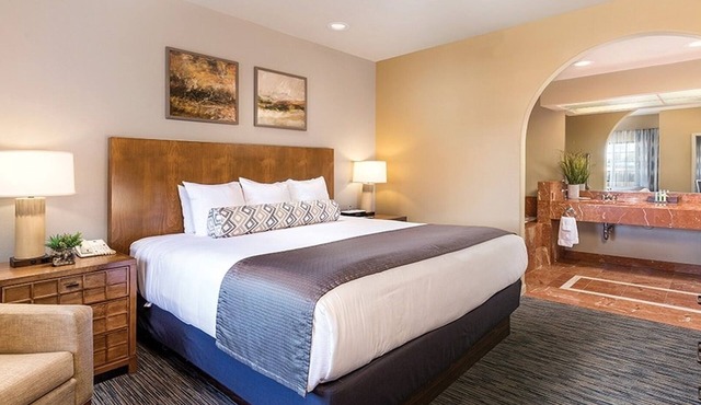 1br Championship Golf & Stunning Pools!