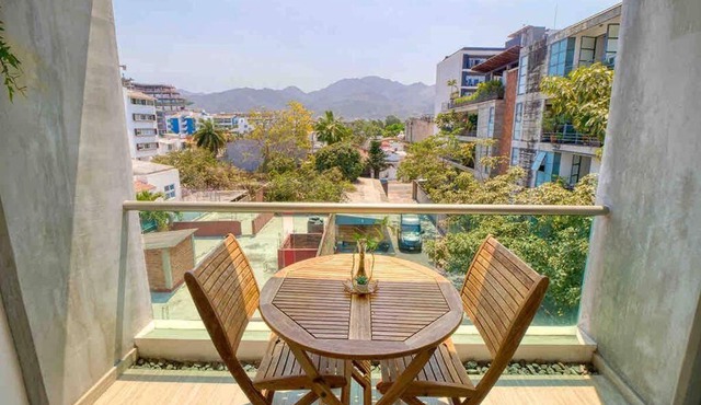 2 bd Loft in Versalles, Walk to the Beach!