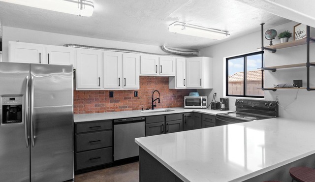 2 Bed 1 Bath Spacious Suite - Sleeps 8 - Near Zion- Pet & Fam Friendly