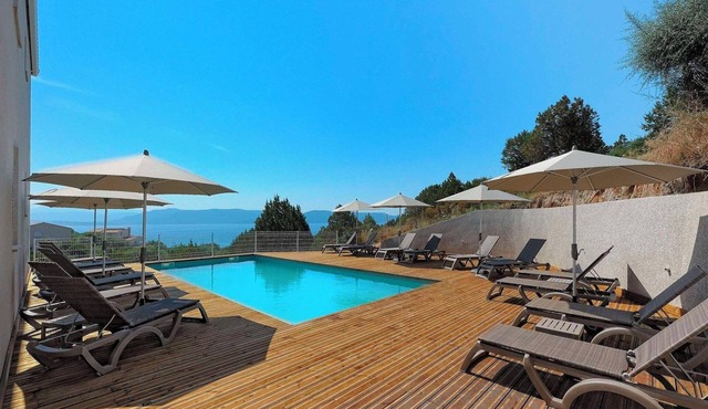 2-bedroom apartment near the sea with pool access casasoprana