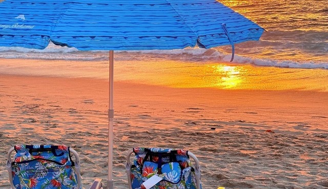 2 minutes walk to the boardwalk and 4 to the beach