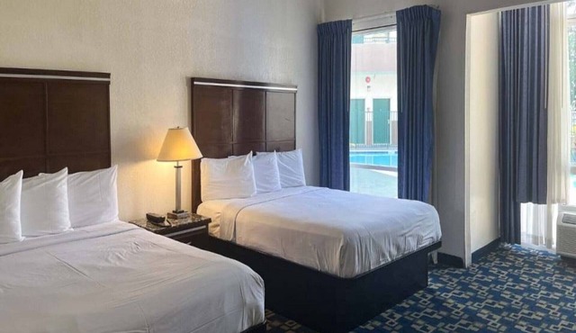 2 Queen Beds|Nsmk|Micfridge