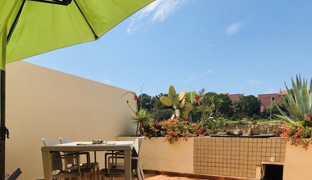 2-room apartment in Lumio with terrace and parking, 100m from the beach