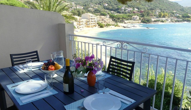 2-ROOM APARTMENT N ° 3 "FEET IN THE WATER" CAP. (2 to 4 PERS)