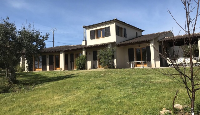 200M2 sea view villa equipped with 4 bedrooms vacation very close to dream beaches.