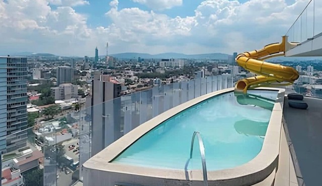 2BR city retreat w/pool, gym & parking