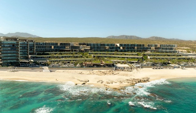 3 Bdrm and 4 Bath Luxury hotel Suite in beautiful Cabo that Sleeps up to 12 ppl