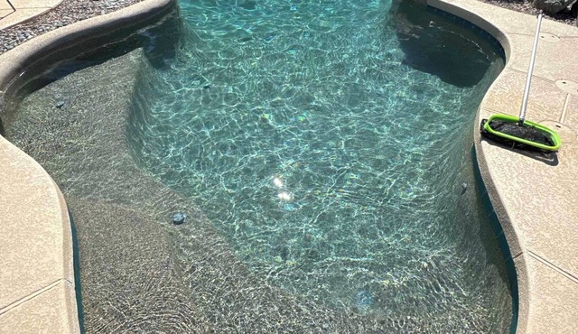 3-bedroom house with pool , kitchen area and nice backyard in North Phoenix.