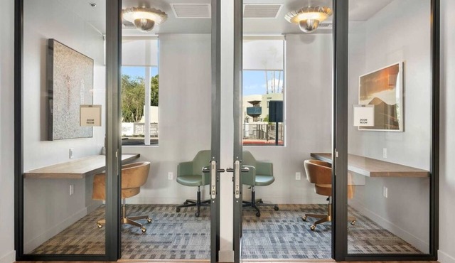 3-bedroom townhome in adorable Phoenix with cool AC and gym access