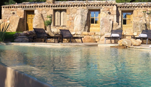 3 min from Palombaggia, Magnificent Corsican sheepfold with private pool and garden