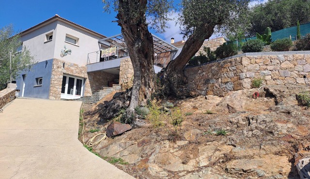 3-room apartment with terrace Close to Balagne beaches and mountains.