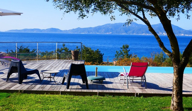300 m from the beach, Magnificent Villa with pool and sea view