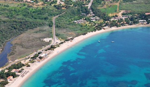 4* air-conditioned with walking beach, heated pool, wifi