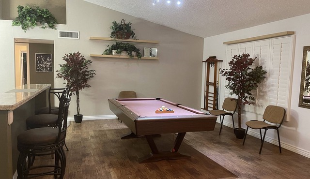 4 bed-Pool-Theater-across from Cardinals & Westgate