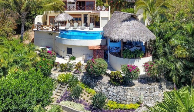 4BR, 5BA, Sunset Ocean Views, Heated infinity Pool, Great Wi-Fi, Private Villa