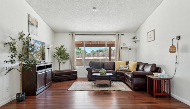 4BR Pet-Friendly Home – 5 Mins to State Farm & Westgate