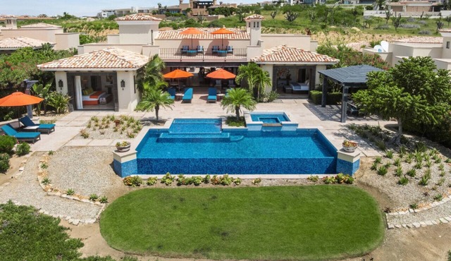5BR Golf Villa- Airport Trans Included