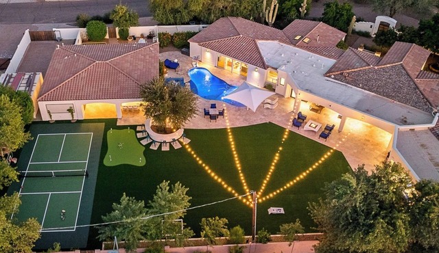 7BR Scottsdale Estate w/Pickleball, Heated Pool, Spa, Guest House & Gym