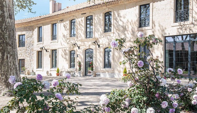 A renovated property near Arles – Sleeps 10