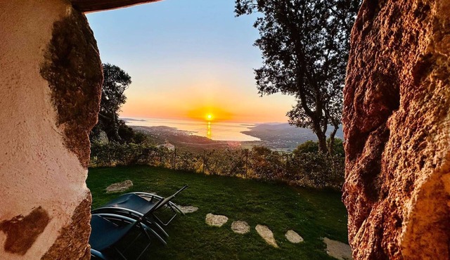 A VIGNA CASEDDU A PUNTA sea view and swimming pool
