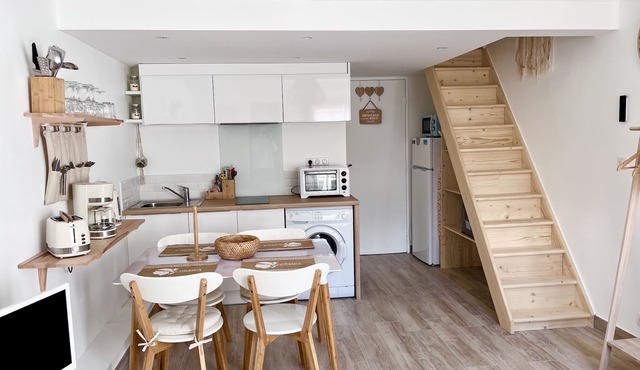 Agréable appartement climatisé 2 personnes à 250m de la plage.