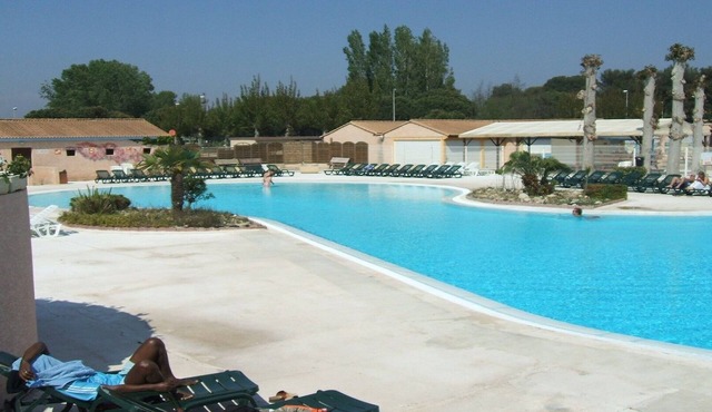 Air-conditioned house by the sea. SWIMMING POOLS INCLUDED APRIL TO SEPTEMBER.