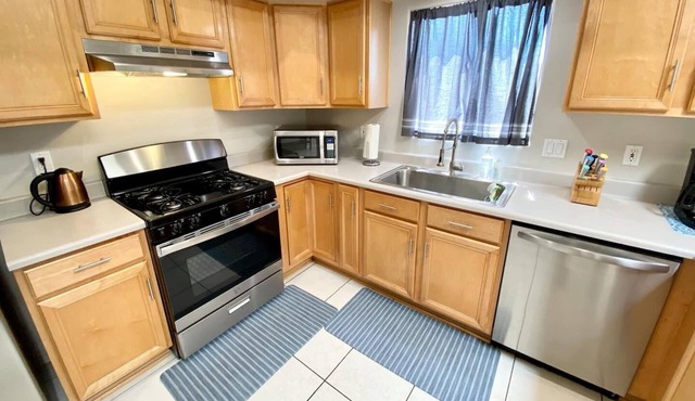 Airy Modern Oasis★A+Location★UofA-Dining-Riverwalk