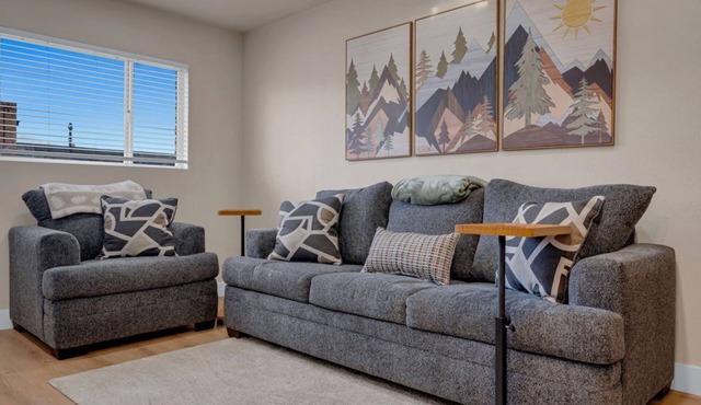 Amazing Studio right on Historic Rte 66 in Williams. Walk to the action~!