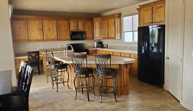 Amazing view, pools/hot tubs/waterslide, trails. Las Palmas resort! Sleeps 10