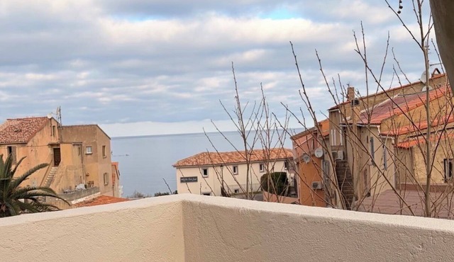 Apartment in the heart of Algajola village with sea view